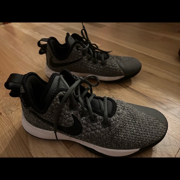 LeBron Witness 3 Nike Air Sneakers - Picture 7 of 12